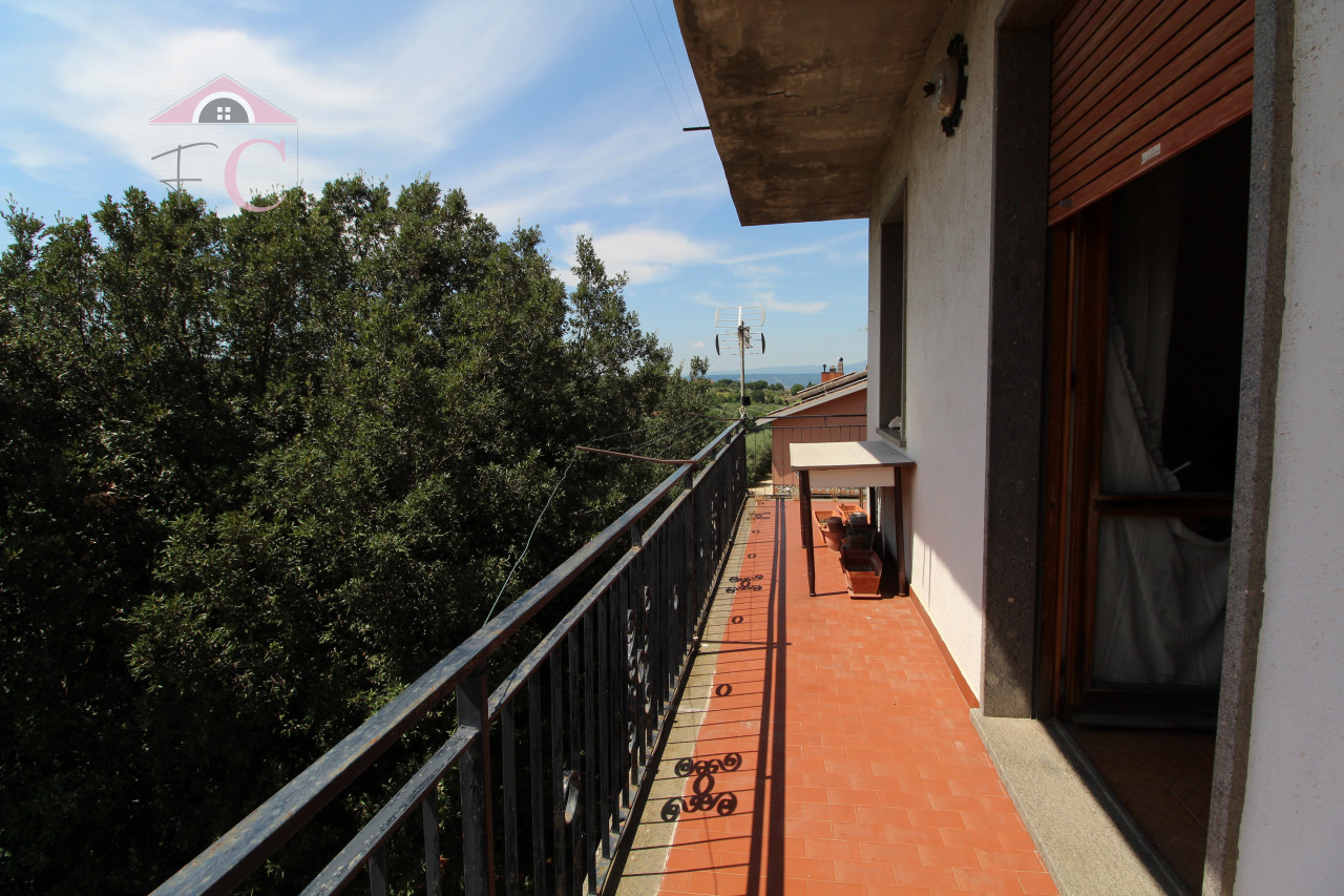 primo piano con terrazza panoramica garage e giardino 6.png